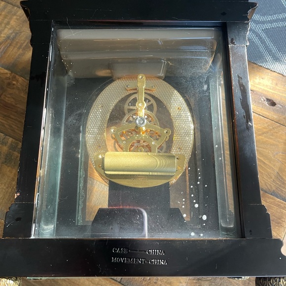 2004 Bombay Co. 11"x9” Mantel Clock 3D Brass/Wood/Glass Case Skeleton Open Box - Picture 5 of 5